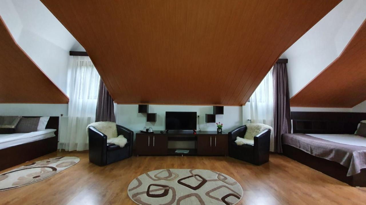 Casa Teleferic Buşteni Exterior foto