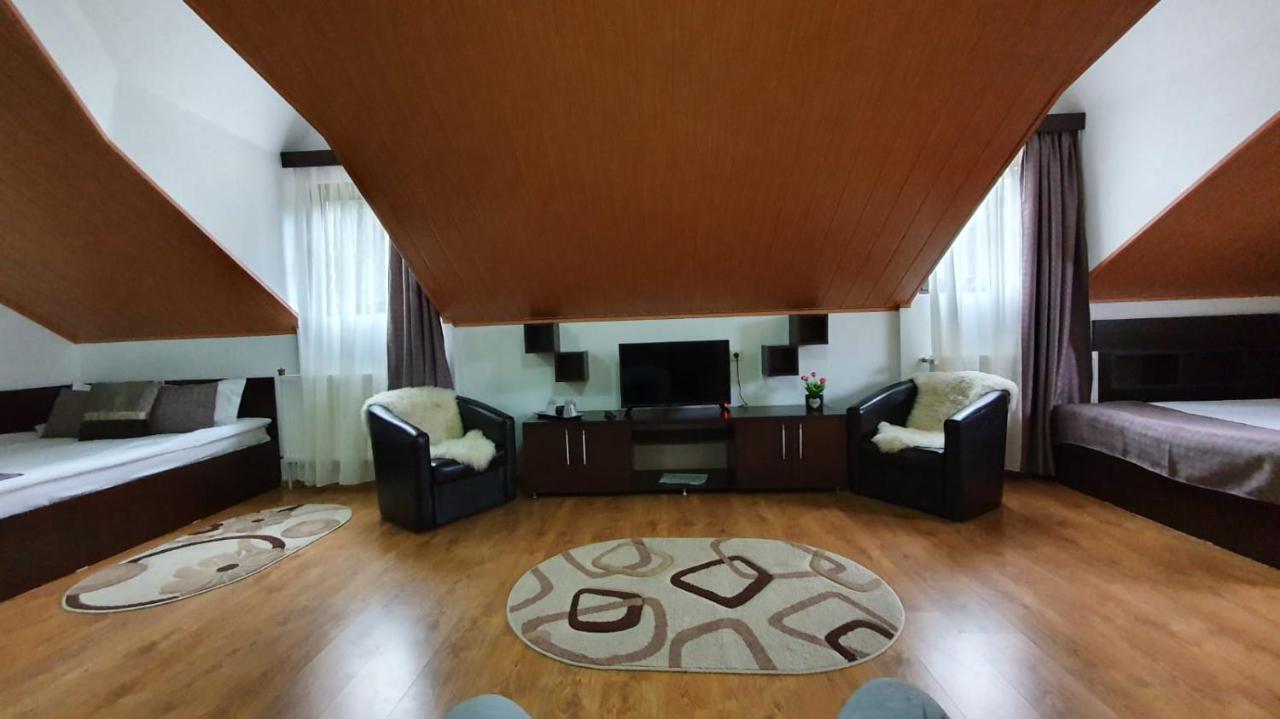 Casa Teleferic Buşteni Exterior foto